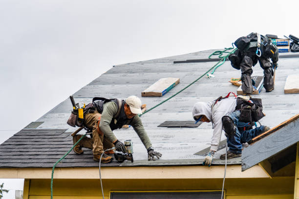 Professional Gutter Installation technician working in Vineburg, CA